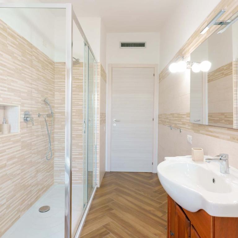 exclusive use swimming pool available from 1May to 30 October - Two-Bedroom House - 42