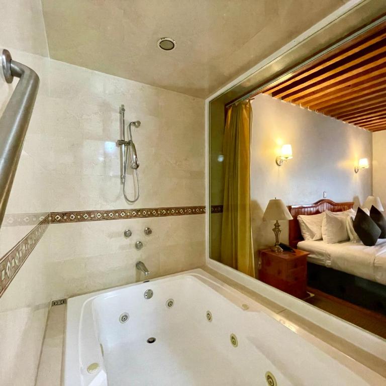 Hotel Puebla Plaza - Suite Master - 3