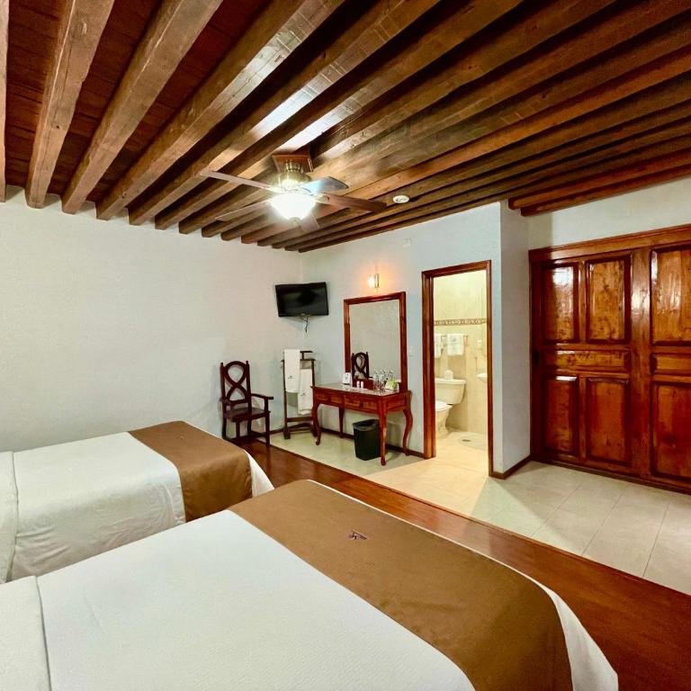 Hotel Puebla Plaza - Habitación Cuádruple Estándar - 2