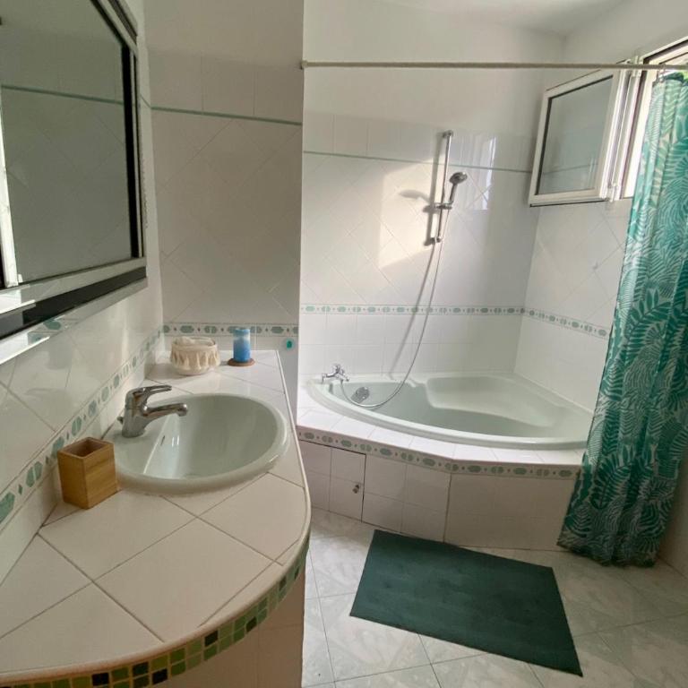Villa panoramique vue mer et jardin-6 personnes-Menton - Villa 3 Chambres - 12