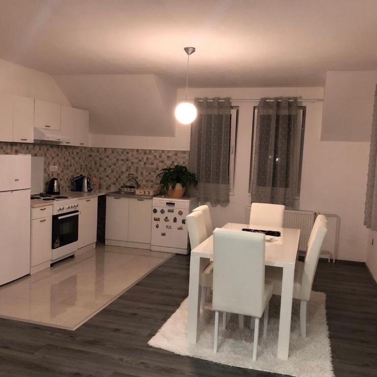 Apartman_Alex - Three-Bedroom Apartment - 4