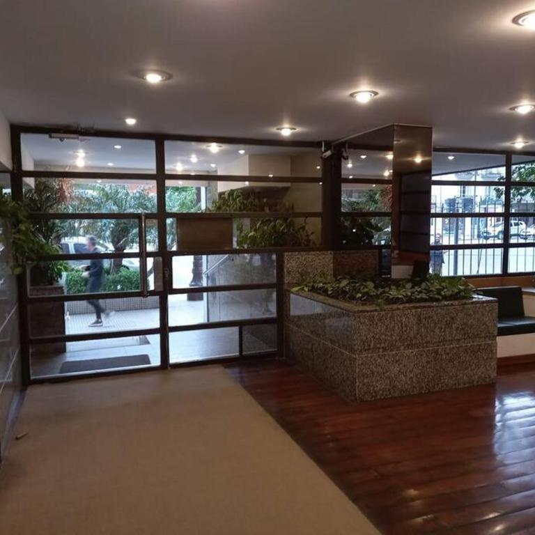 Cómodo y amplio departamento sobre Avenida Libertador - Apartamento de 2 dormitorios - 2
