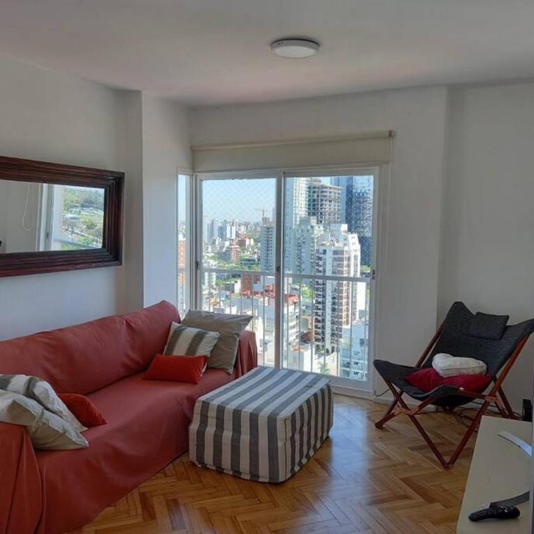Cómodo y amplio departamento sobre Avenida Libertador - Apartamento de 2 dormitorios - 3