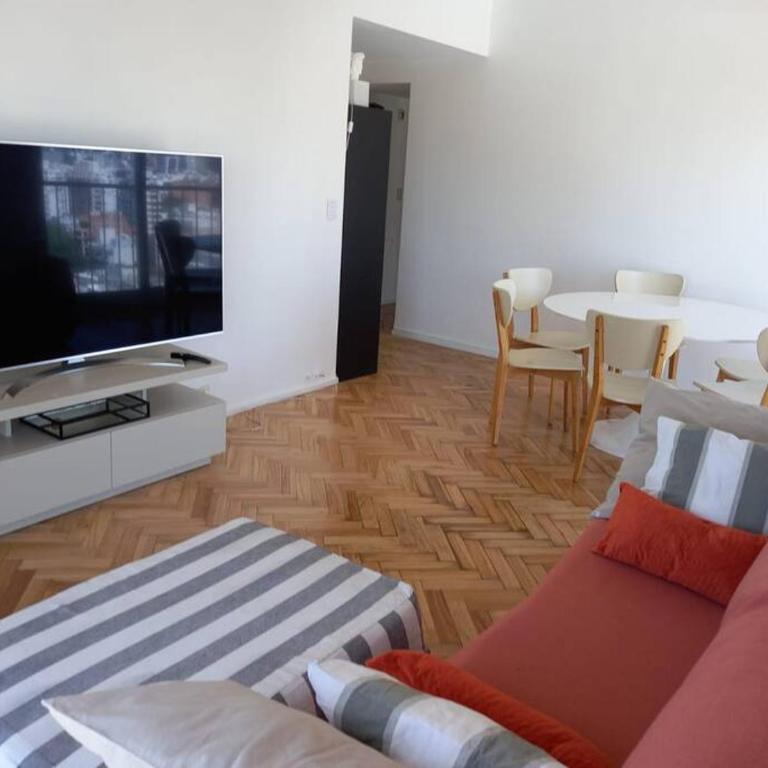 Cómodo y amplio departamento sobre Avenida Libertador - Apartamento de 2 dormitorios - 5