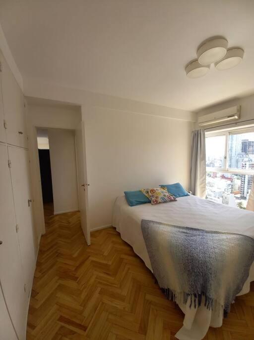 Cómodo y amplio departamento sobre Avenida Libertador - Apartamento de 2 dormitorios - 6