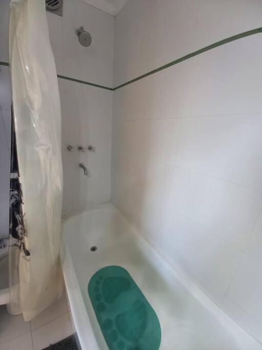 Cómodo y amplio departamento sobre Avenida Libertador - Apartamento de 2 dormitorios - 13