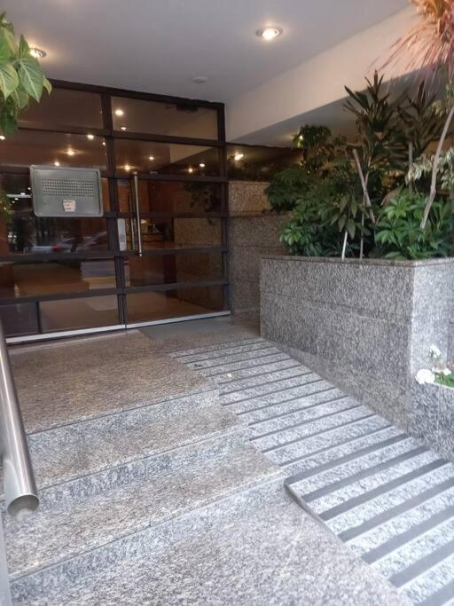 Cómodo y amplio departamento sobre Avenida Libertador - Apartamento de 2 dormitorios - 16