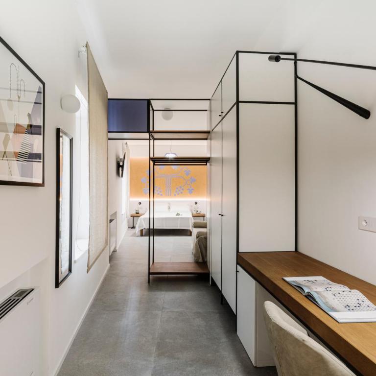 tèmporas Design Rooms - Comfort Quadruple Room - 4