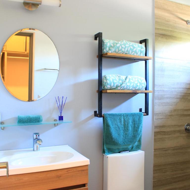 VITA - Excelente ubicación y espectacular alberca. - Three-Bedroom Apartment - 3