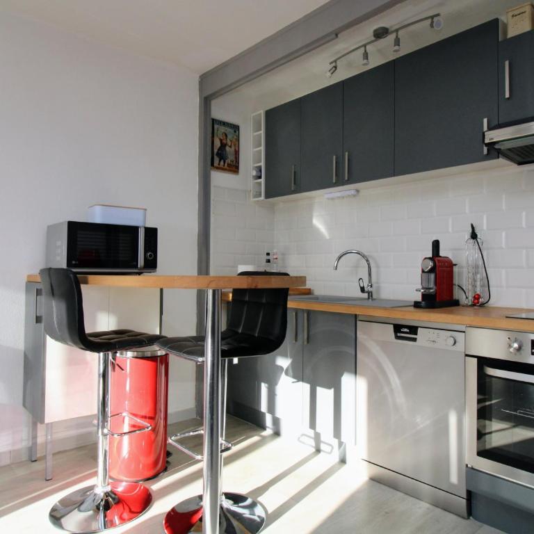 Appartement T3 à 300m des plages avec parking et terrasse - FR-1-309-414 - Apartment - 4