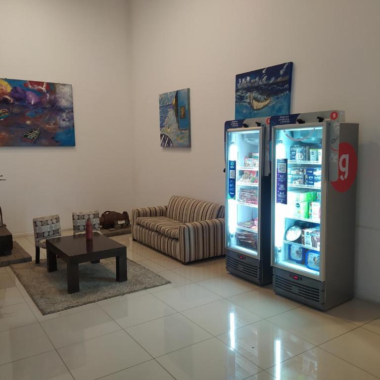 Costanera 3 dormitorios 2 cocheras estamos a 800 metros del centro - Three-Bedroom Apartment - 60