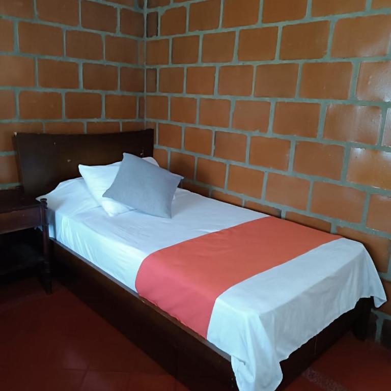 Alojamiento Campestre San Carlos - Four-Bedroom House - 13