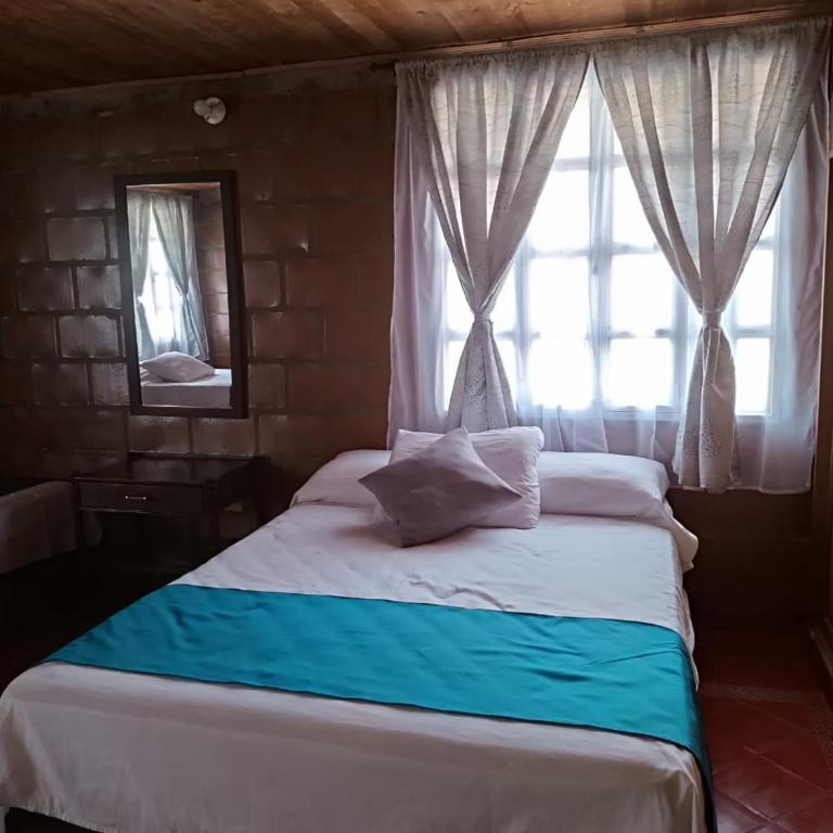 Alojamiento Campestre San Carlos - Casa de 4 dormitorios - 9