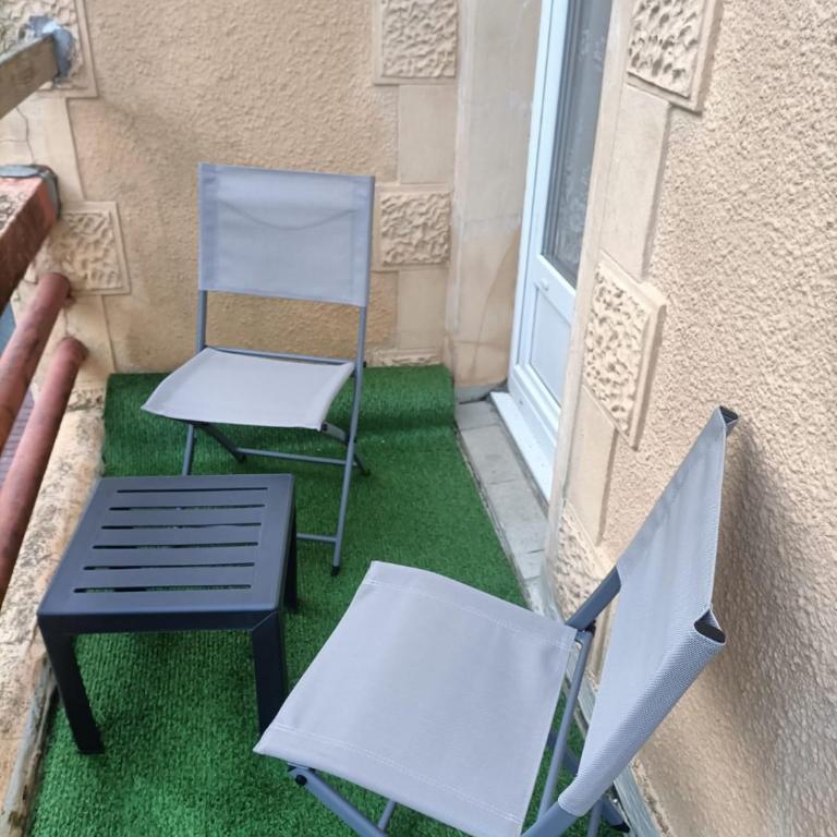 ++++ CENTRAL charmant 70m2 avec balcon, mer à 200 m et rue piétonne à 300 m ++++ - Two-Bedroom Apartment - 28