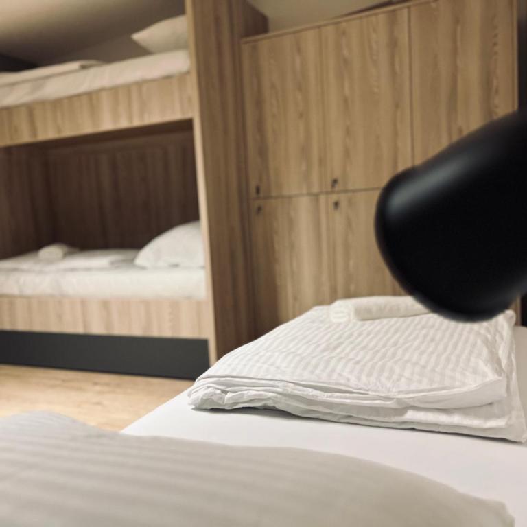 Borsa Rooms - Family Room with Shared Bathroom - 4