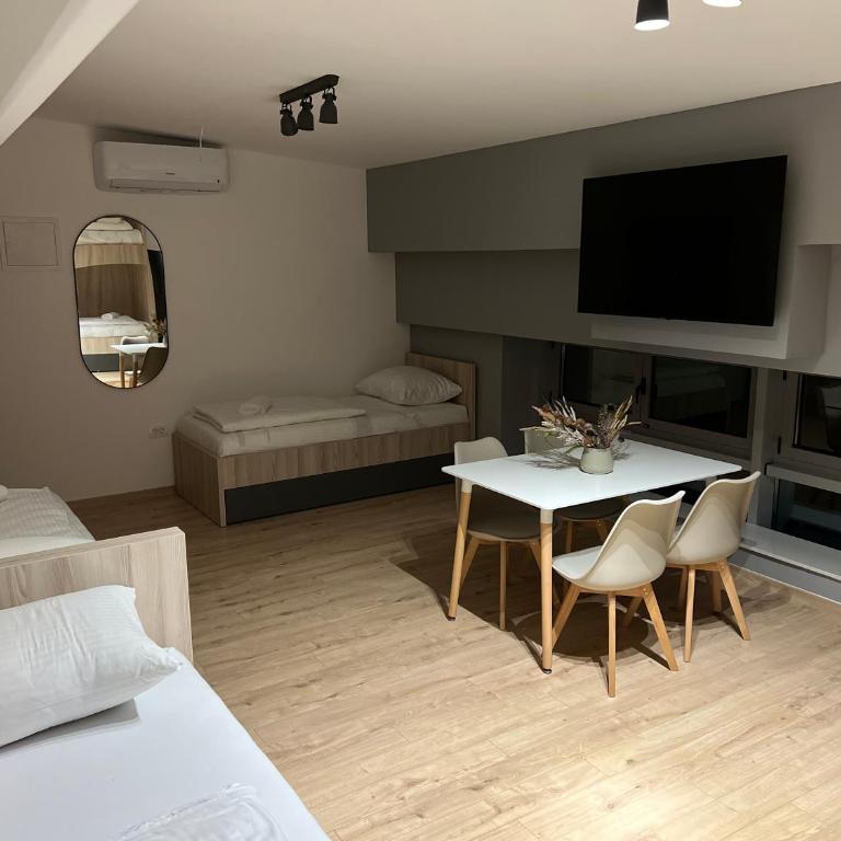 Borsa Rooms - Family Room with Shared Bathroom - 6