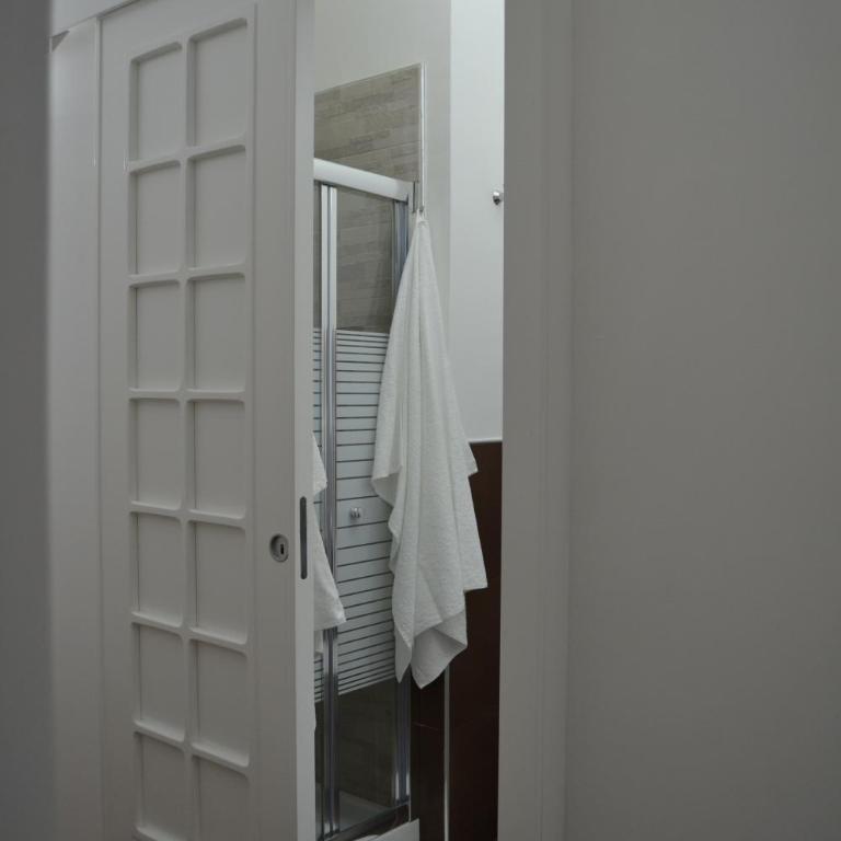 B&B Paolo e Mariella - Camera Matrimoniale con Bagno Privato Esterno - 3