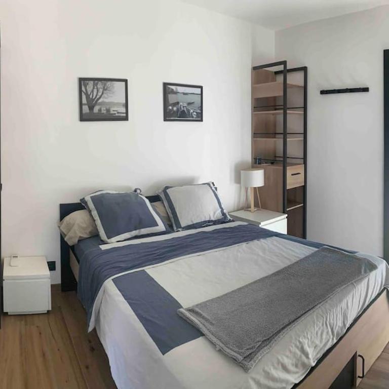 La Pomme de Pin - T1 Calme et Central - Meublé de Tourisme classé 2 étoiles - One-Bedroom Apartment - 1