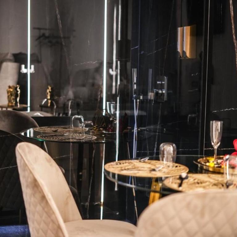 Superior Suite Palermo - King Room with Spa Bath - 8