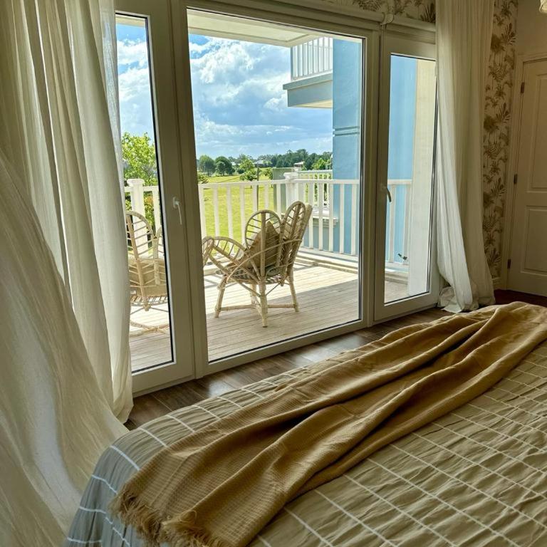 El Salto Suites - Casonas del Haras - Suite con cama grande y balcón - 11