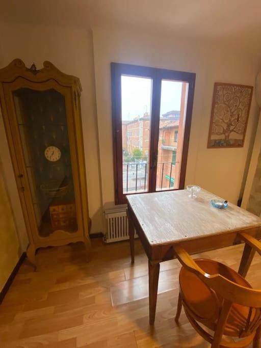 SpazioViola appartamento intimo boho style uno spazio magico per l'energia che si respira in un palazzo della vecchia Bologna Qui nulla è perfetto ma tutto racconta No Wi-Fi No aria condizionata - One-Bedroom Apartment - 11
