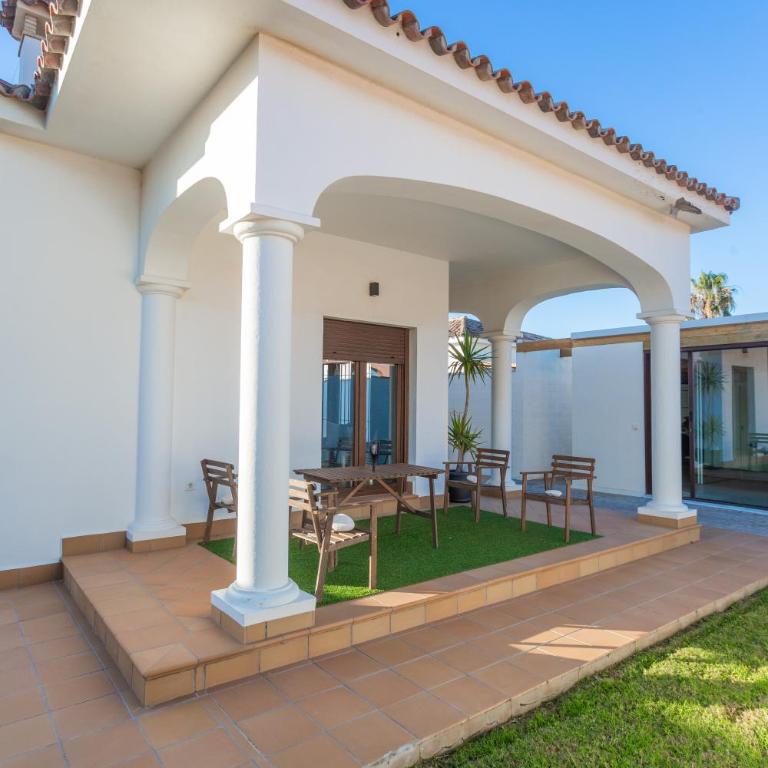 VILLA DE LUJO CLIMATIZADA. PISCINA Y JARDIN PRIVADO - Villa - 5