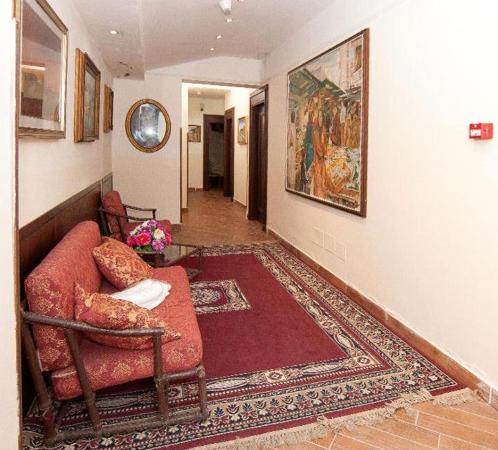 B&B H Pompeii Ruins - Large Double Room - 2