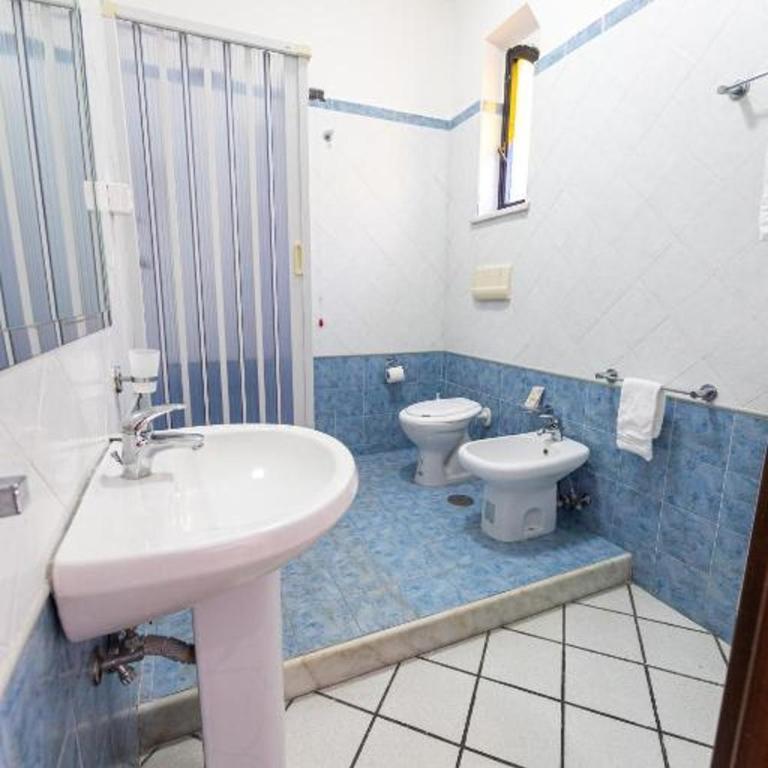 B&B H Pompeii Ruins - Large Double Room - 3