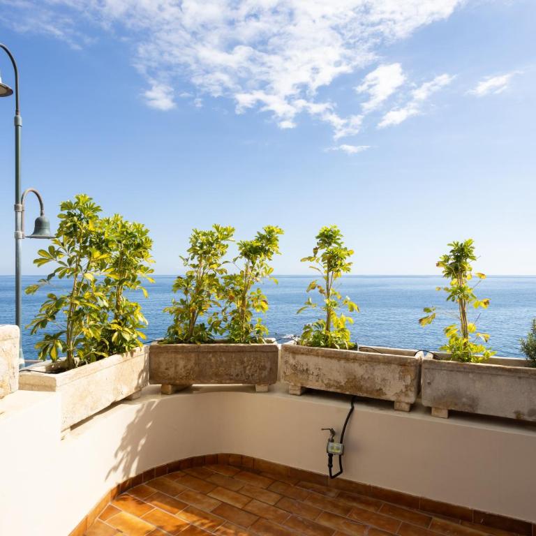 Home2Book Stunning Beachfront House With Sea Views - Casa de 2 dormitorios - 29
