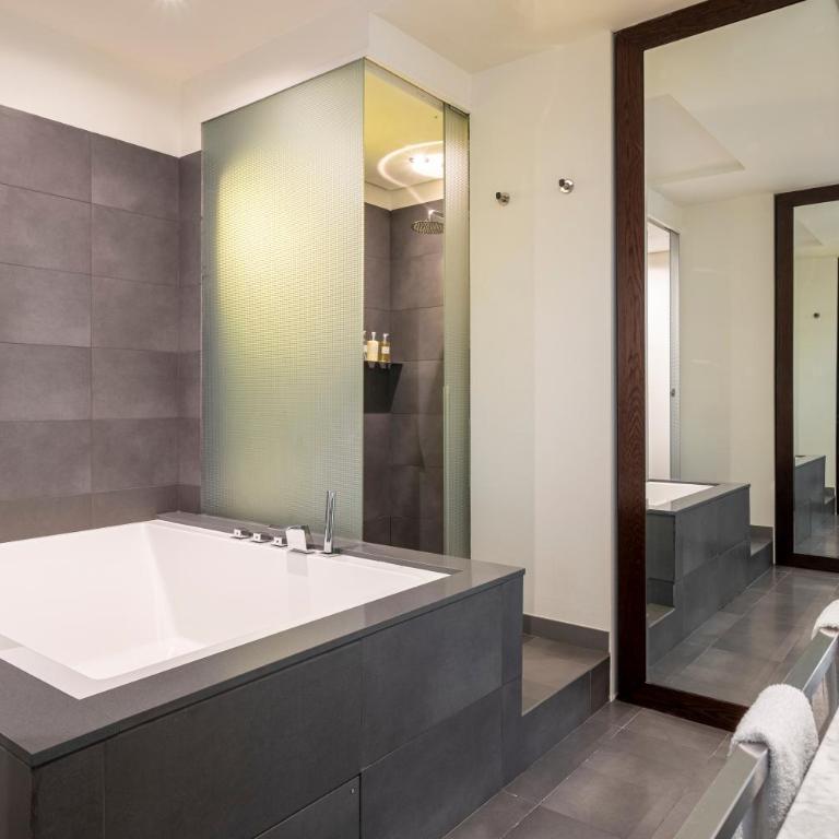 Sixtytwo Hotel - Suite with Terrace - 11