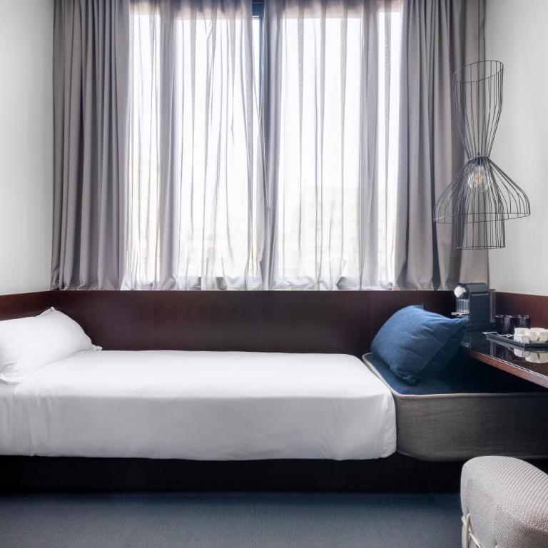 Sixtytwo Hotel - Double Room with Extra Bed - 7