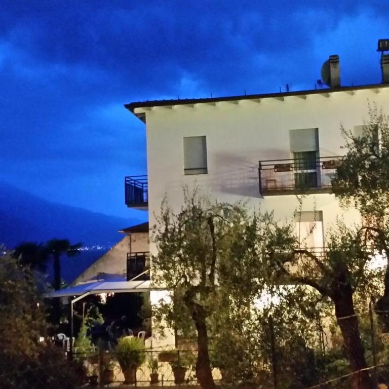 Hotel Augusta Garnì - Camera Economy Matrimoniale/Doppia con Letti Singoli - 3