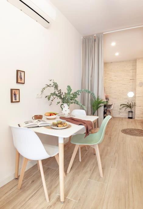 RB - Urban loft retreat, comfort & good location - Two-Bedroom Apartment - 8