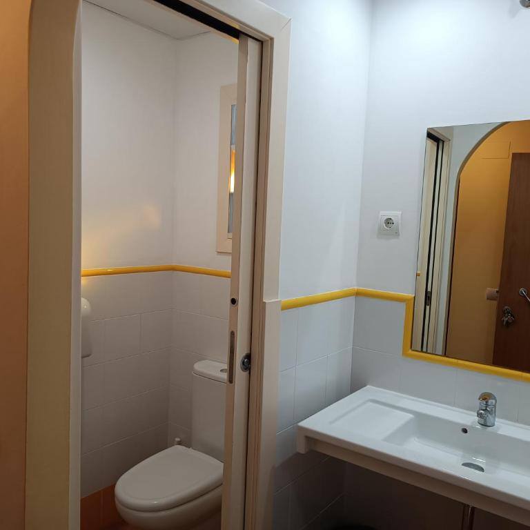 Mora de Nuei - Habitación Familiar con baño privado - 6