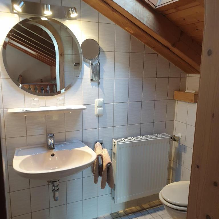 Gästehaus Menkenbauer inkl. Chiemgaukarte - Haus mit 5 Schlafzimmern - 2