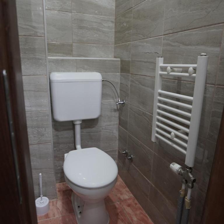 Hideaway Rooms & Apartments Sarajevo - Dvokrevetna Soba sa Zasebnim Krevetom i Sopstvenim Kupatilom - 2