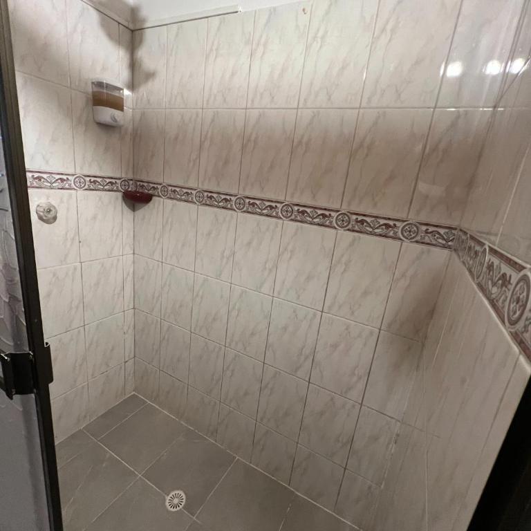 Villa Alejandra Del Quindio - Habitación Cuádruple con baño privado - 8