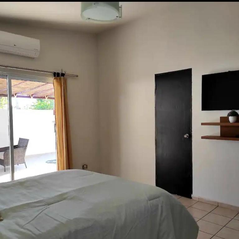 3 Bedrooms Home. Walking distance to the Malecon. - Casa de 3 dormitorios - 1