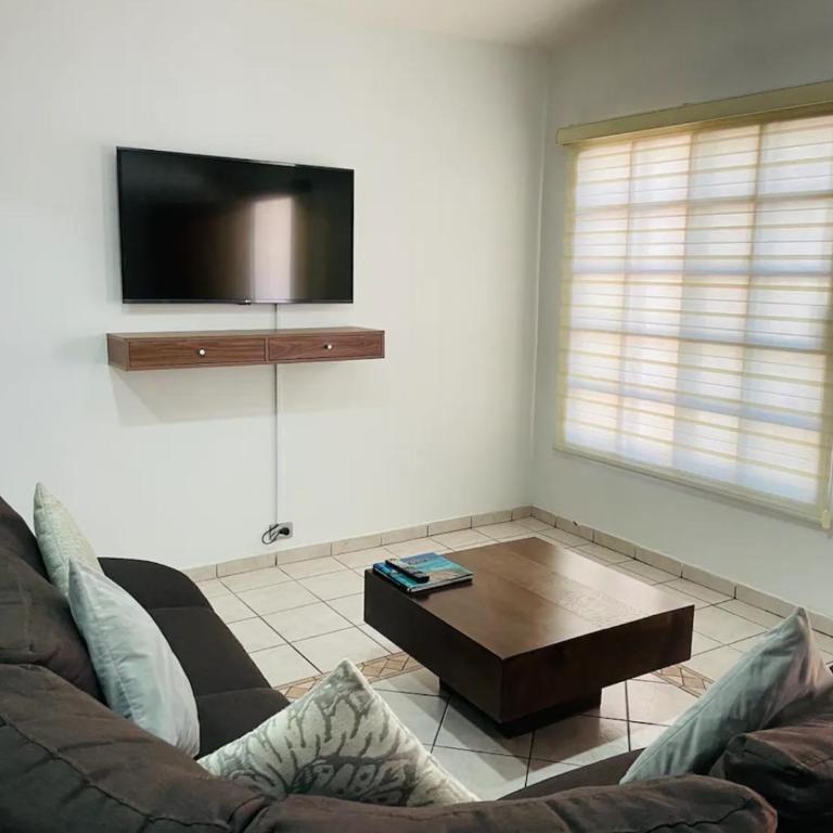 3 Bedrooms Home. Walking distance to the Malecon. - Casa de 3 dormitorios - 5