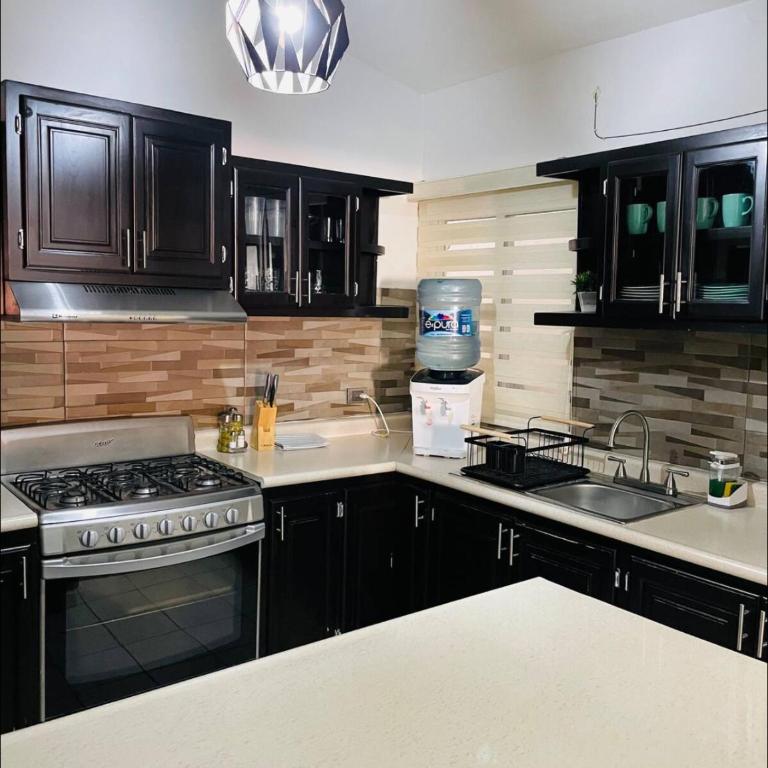 3 Bedrooms Home. Walking distance to the Malecon. - Casa de 3 dormitorios - 9