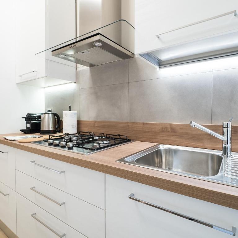 50 Apartments Rome - Two-Bedroom Apartment - 27