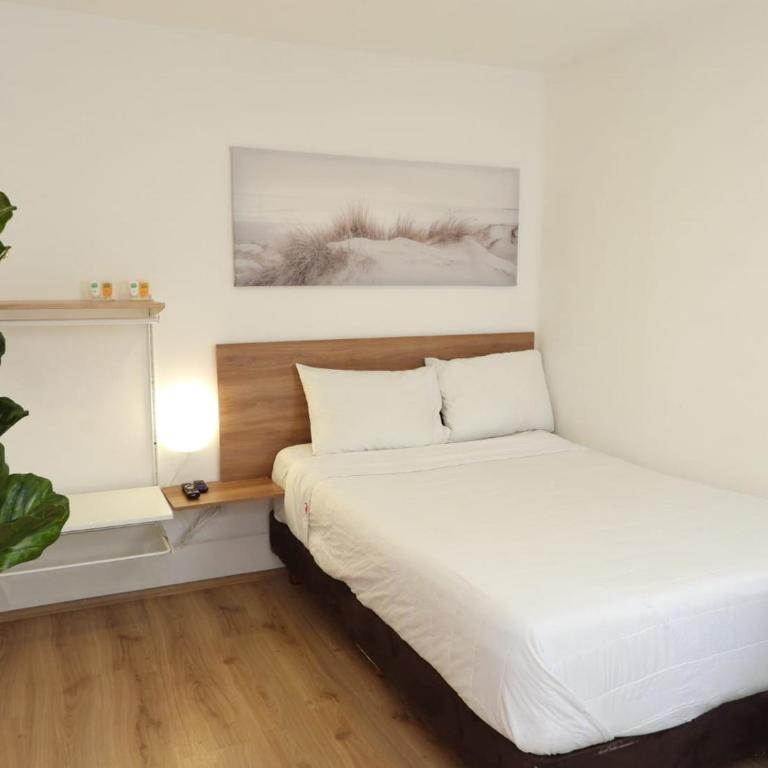 Singular Antara - Double Room with Shared Bathroom - 2