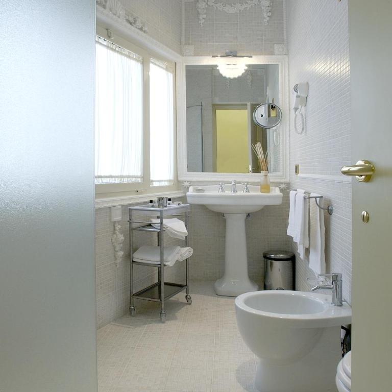 Suites Rome - Camera Deluxe - 7