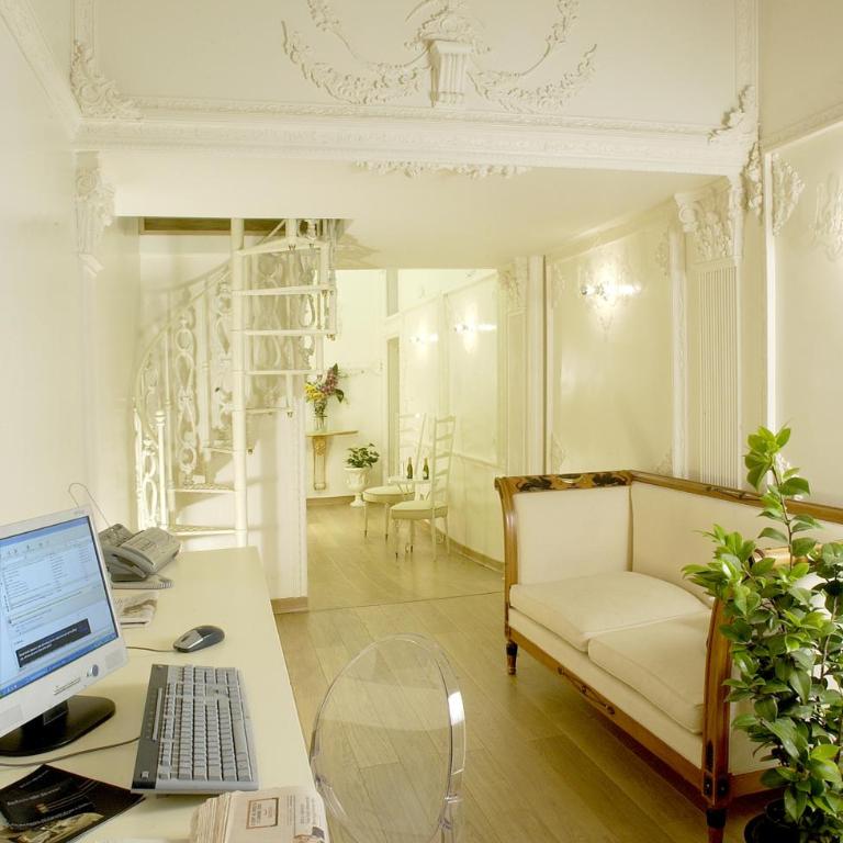 Suites Rome - Camera King Superior - 8