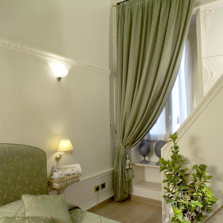 Suites Rome - Camera Deluxe - 7
