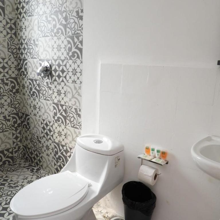 Singular Antara - Double Room with Shared Bathroom - 7