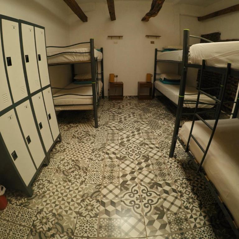 Rey Lagarto Hostel - Family Room with Private Bathroom - 2