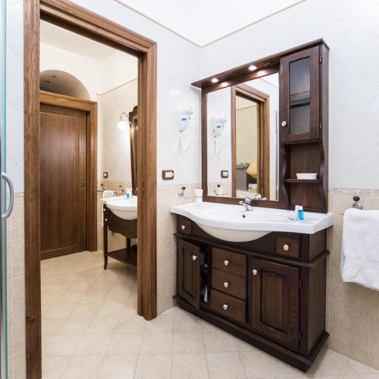 La Casa di Assunta Naples Historical Centre - Three-Bedroom Apartment - 8