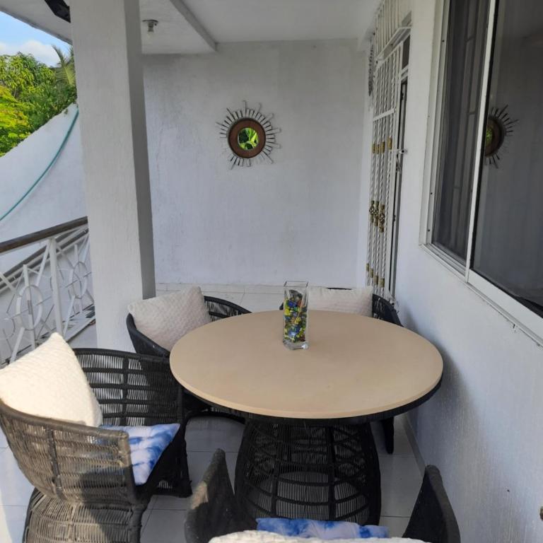 VILLA MARIA - Two-Bedroom Apartment with Pool View - 4