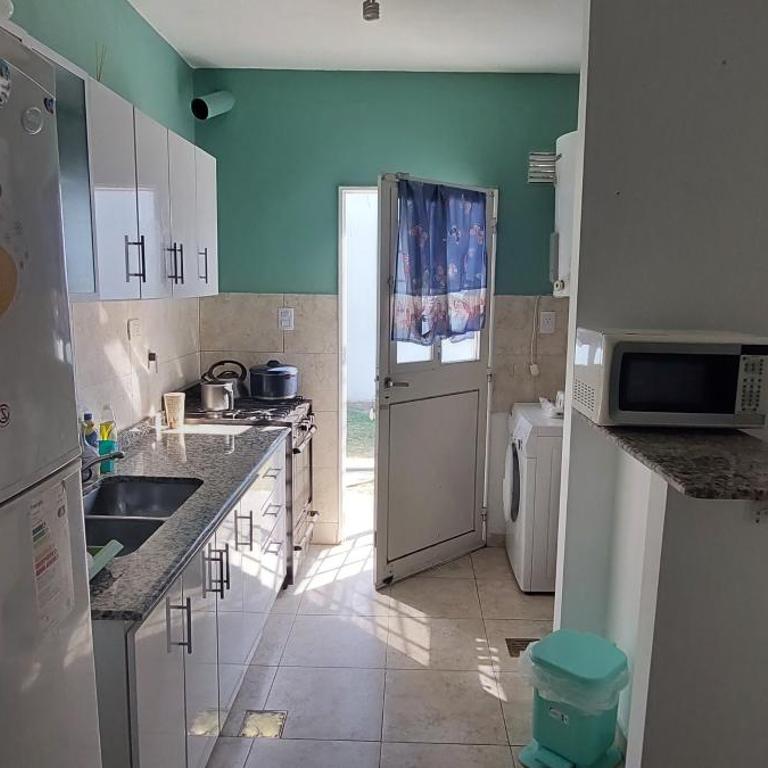 CASA CON PILETA Y COCHERa - Casa con 1 dormitorio - 6